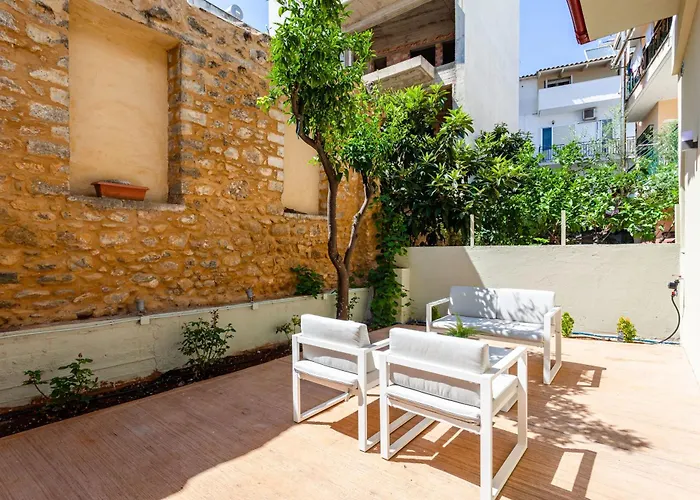 Апартаменты Cosy Haven Hidden Gem In The Center Каламата